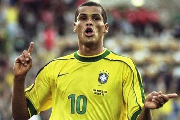 洲杯决赛中 洲杯决赛中